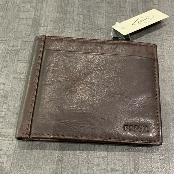 NWT Fossil Wallet-Bi-fold with Flip ID - Picture 1 of 4